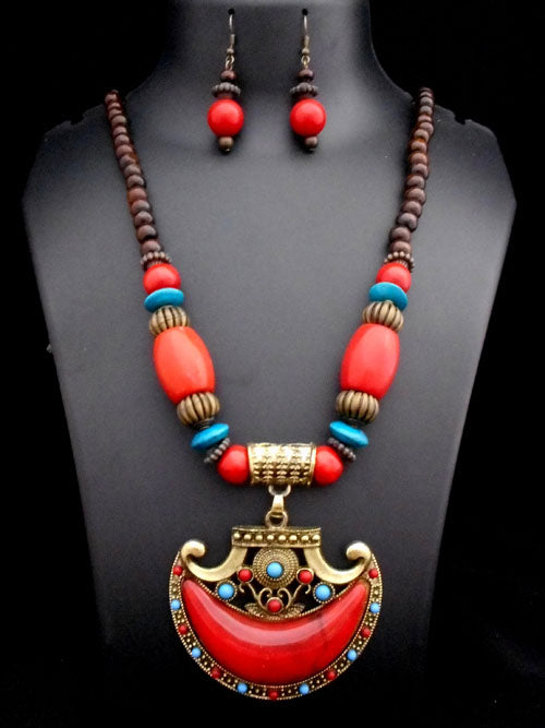 Beaded Pendant Necklace Set